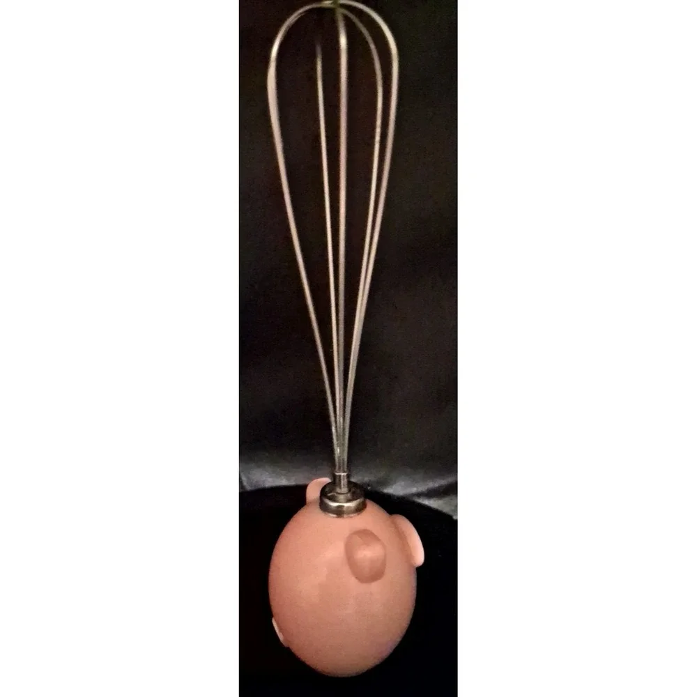 Novelty pig-themed whisk with a pink resin handle. By Jo!e